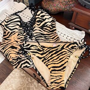 Victoria's Secret Swim Bikini Leopard Animal Print 34D Size Small 2 Piece Set